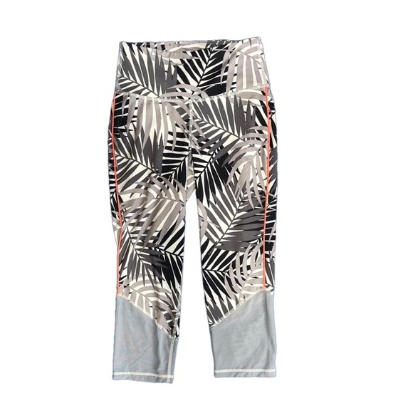 Old Navy Pants - ⭐️ Old Navy Active patterned leggings - size medium